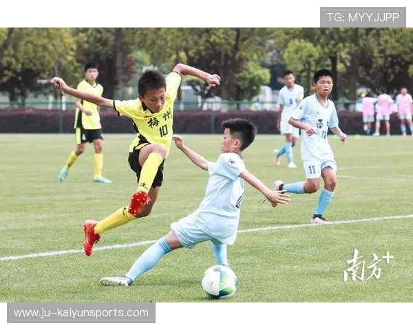 足球联赛在青训扶持中推动俱乐部与学校共同开展暑期课程，足球青训俱乐部规章制度